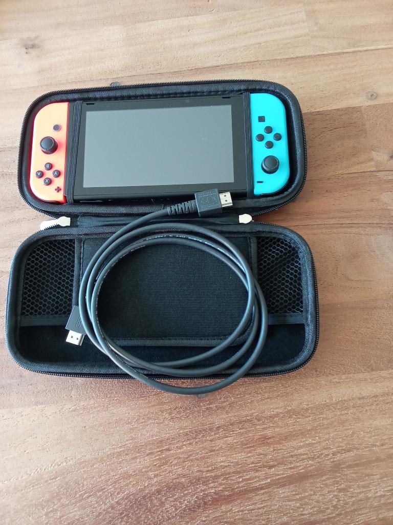 Nintendo Switch OLED + accesoires, Games en Spelcomputers, Eén computer, Zo goed als nieuw, Ophalen, Avontuur en Actie