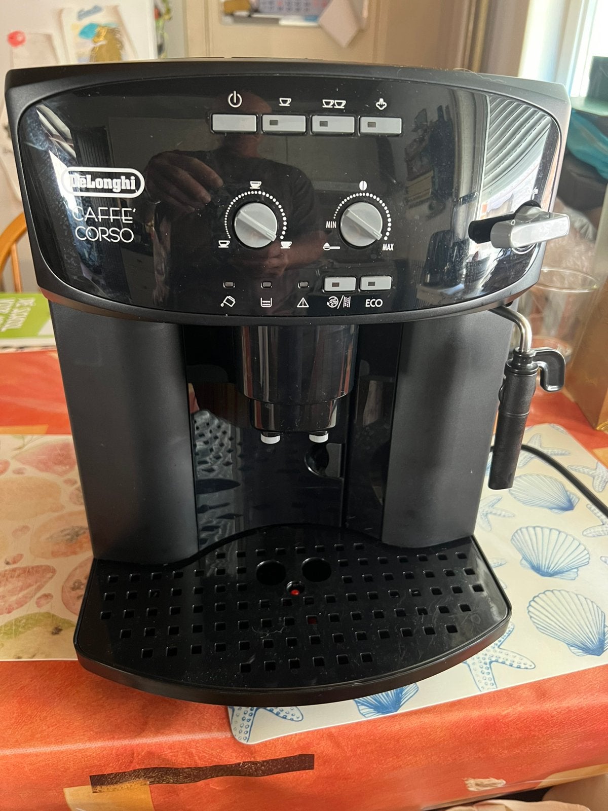 une machine à café entièrement automatique, Electroménager, Cafetières, Comme neuf, Café en grains, Cafetière, 2 à 4 tasses, Réservoir d'eau amovible