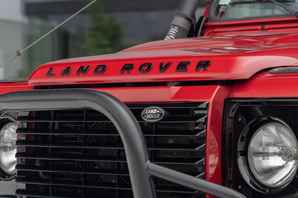 Land Rover Defender 90 Td4 Very nice condition, lot's of acc, 90 kW, Euro 5, Gebruikt, Zwart