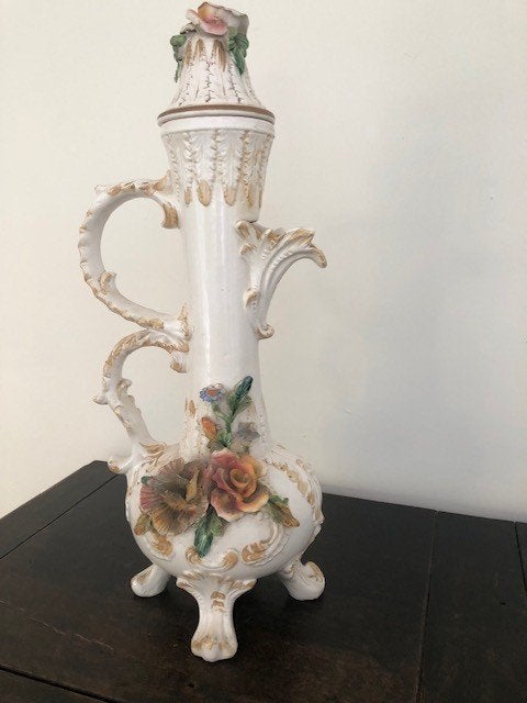 Decoratieve karaf van wit porselein met bloemen, Antiek en Kunst, Ophalen