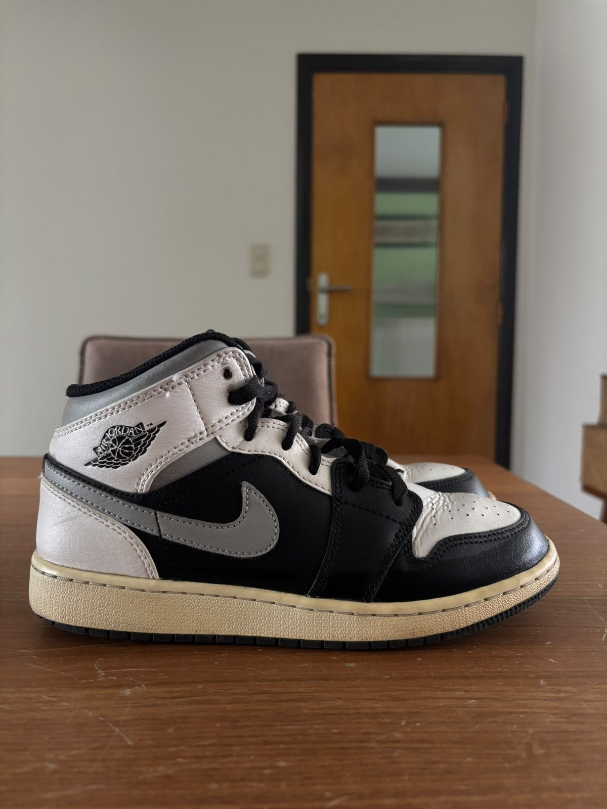 Nike Air Jordan 1 Mid, Porté, Baskets, Noir, Envoi