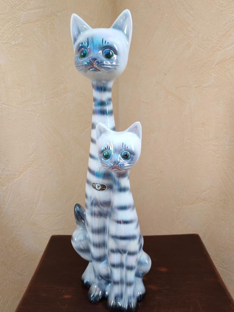 Beeldje van een kat, Ophalen