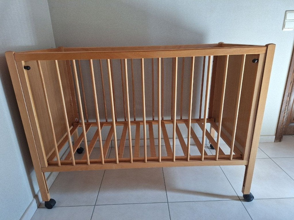 Houten babybedje, Ophalen, Gebruikt, Ledikant