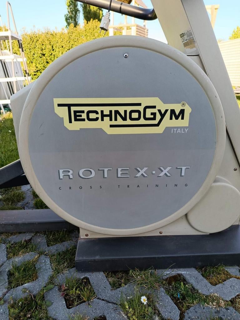 Elliptique professionnel Technogym Rotex XT