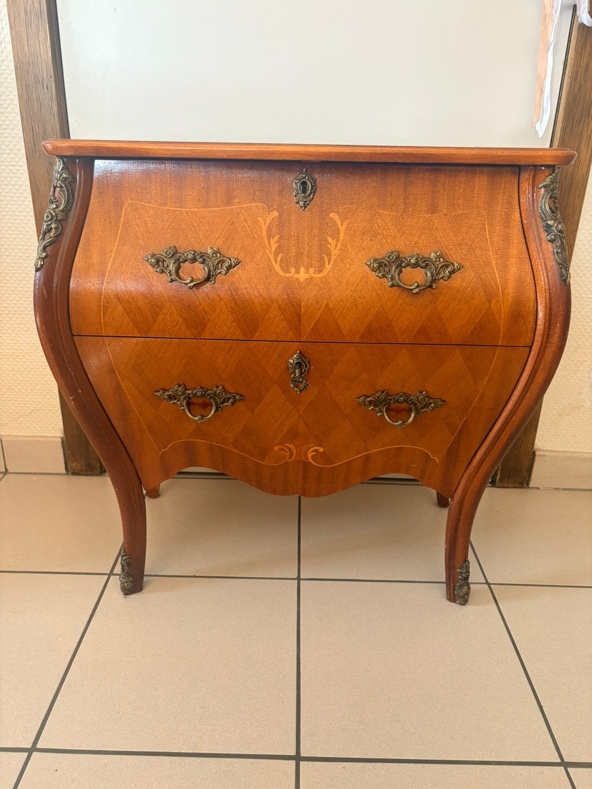 Louis XV-stijl bombé kastje met marqueterie, Ophalen, Gebruikt