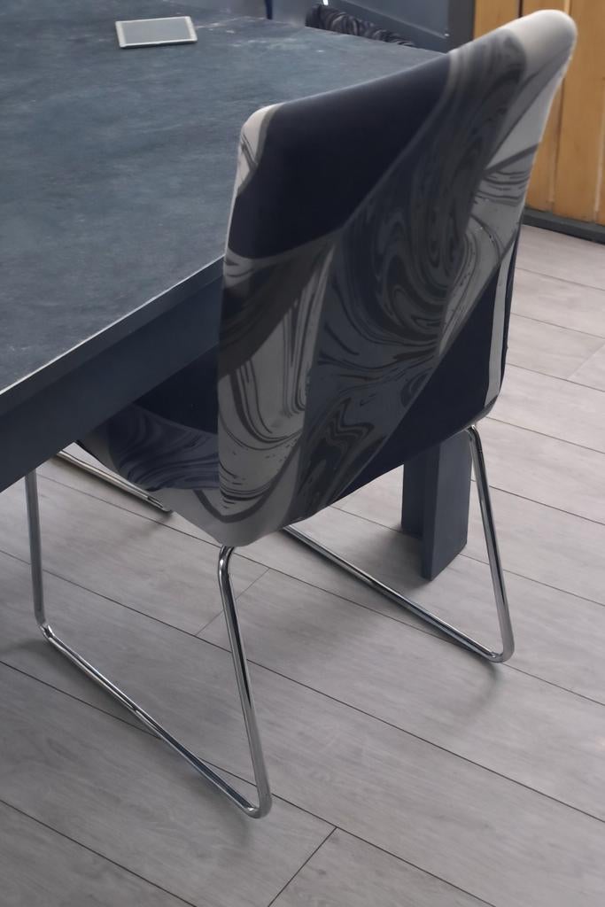 Lot de 4 chaises – Confortables avec housses incluses, Enlèvement, Gris, Métal, Une