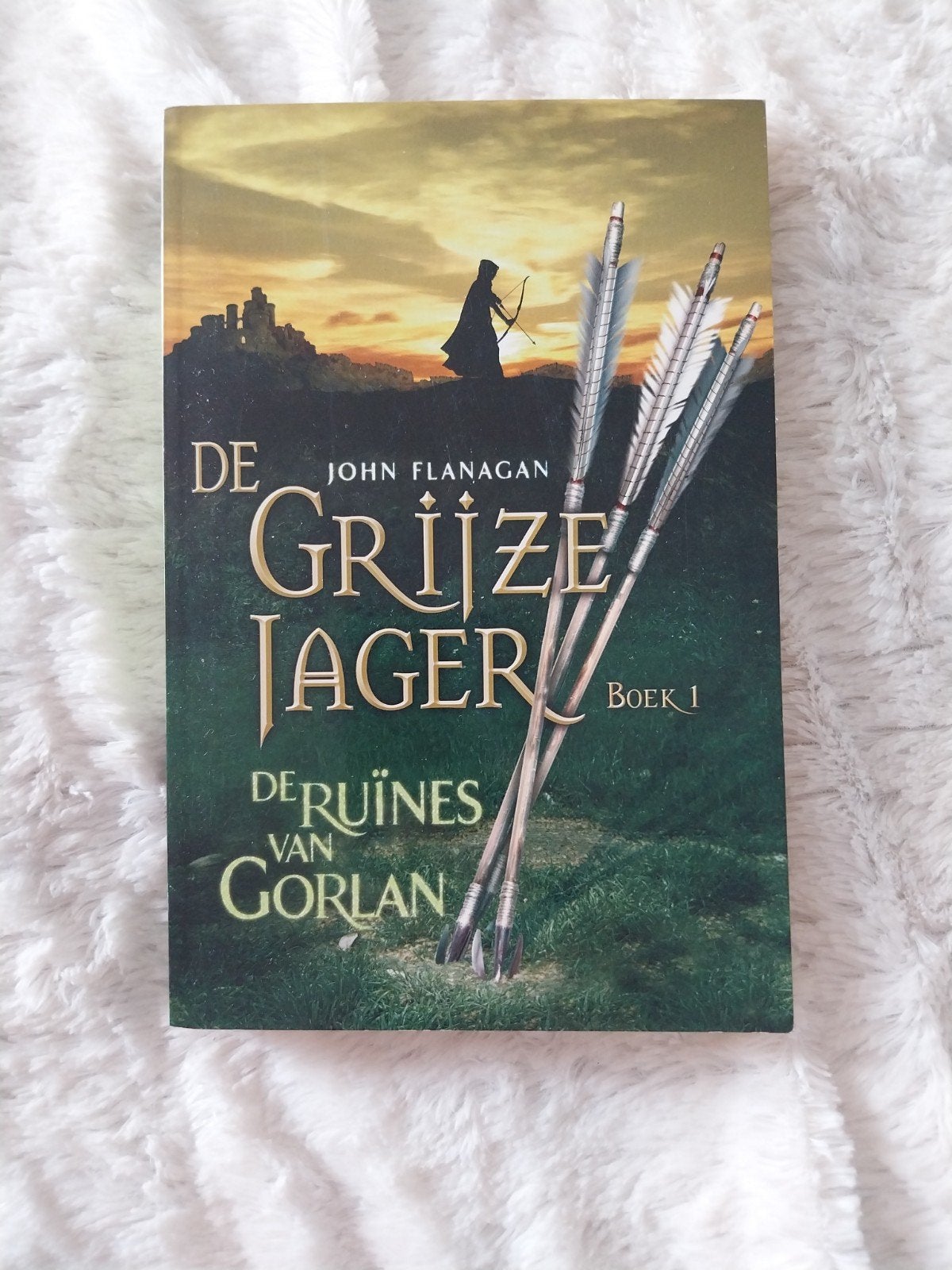 John Flanagan - De grijze Jager boek 1 NL, Ophalen of Verzenden, Gelezen, John Flanagan