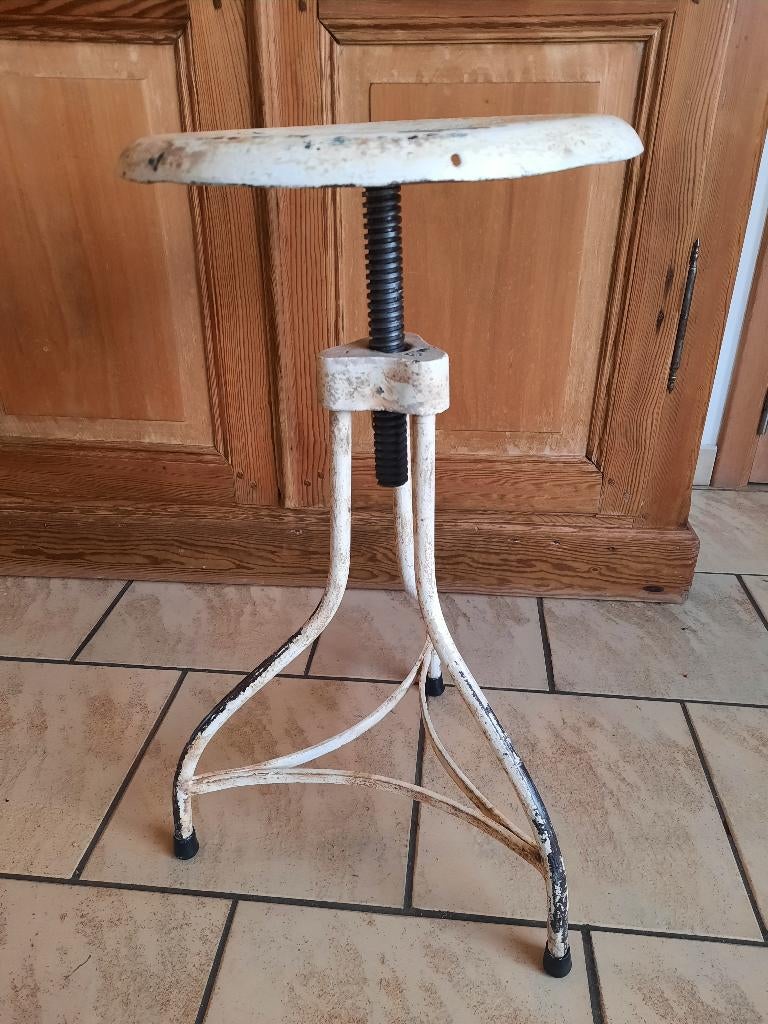 Ancien tabouret médical, Enlèvement ou Envoi