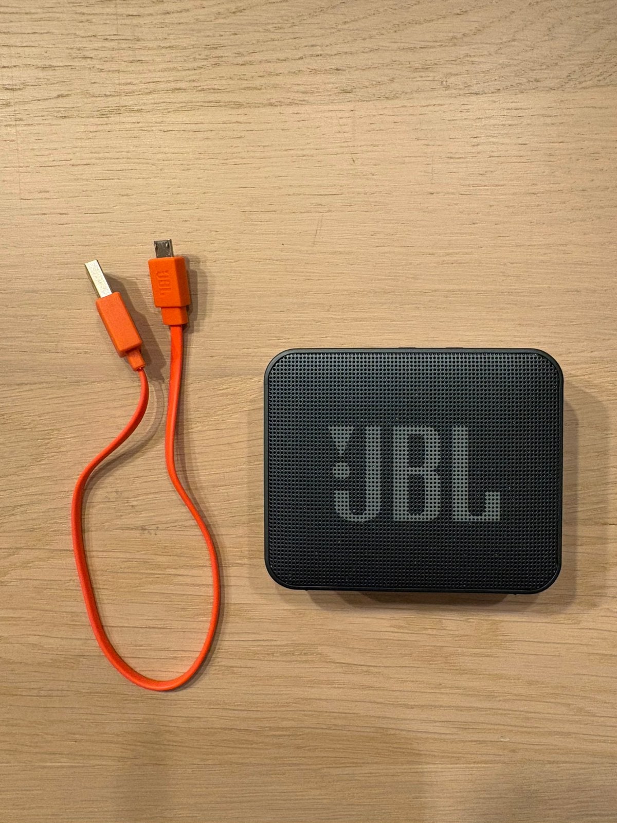 JBL Go Essential, Audio, Tv en Foto, Ophalen, Inclusief kabels, JBL, Zo goed als nieuw