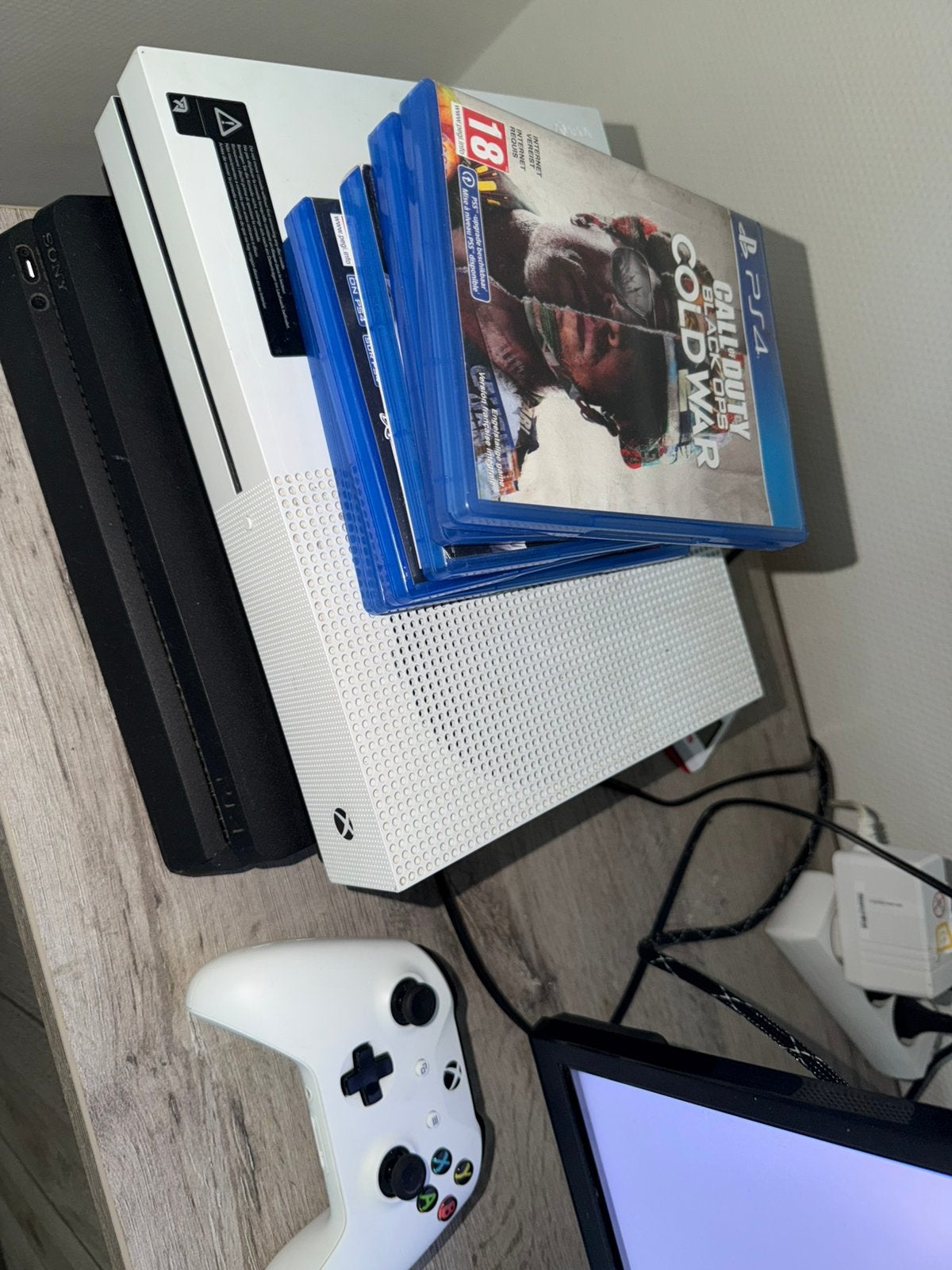 Xbox one s en ps4 1tb met games, Games en Spelcomputers, Spelcomputers | Xbox One, Ophalen, Met games, Xbox One, Zo goed als nieuw