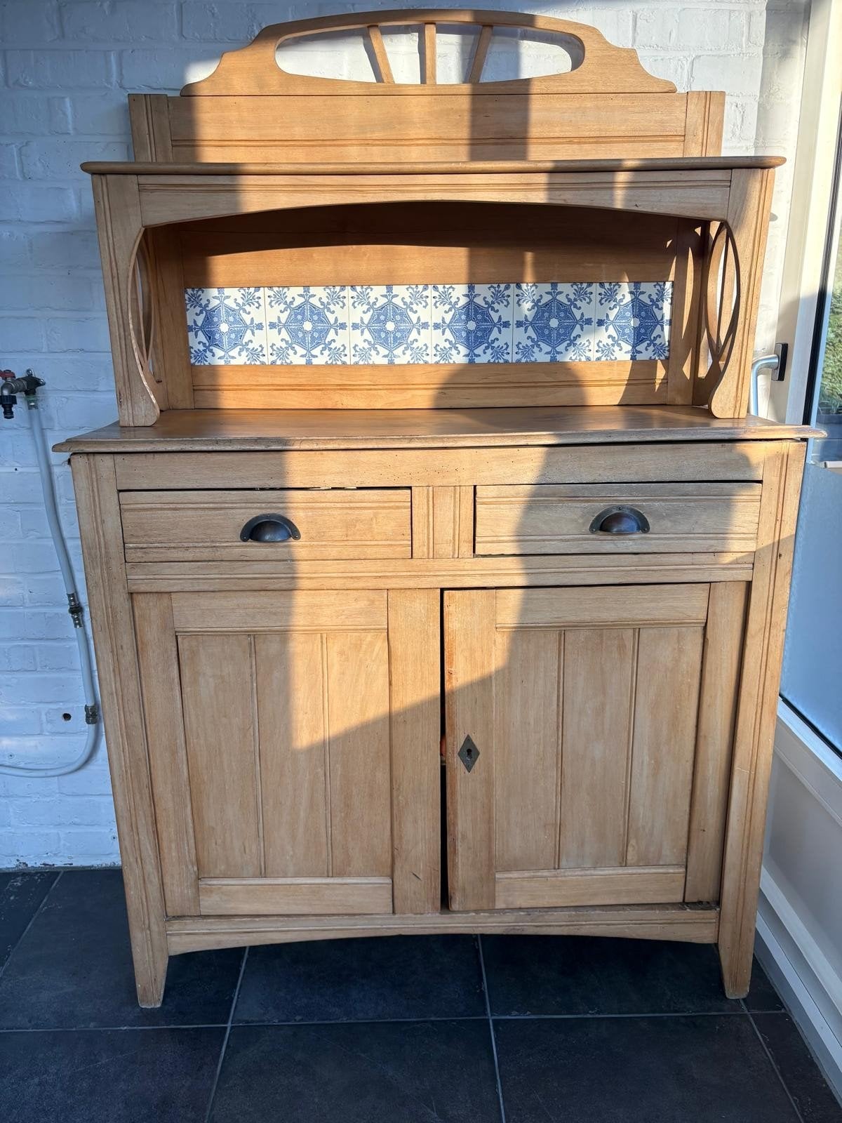 Buffet-dressoir en bois+carrelage., Enlèvement