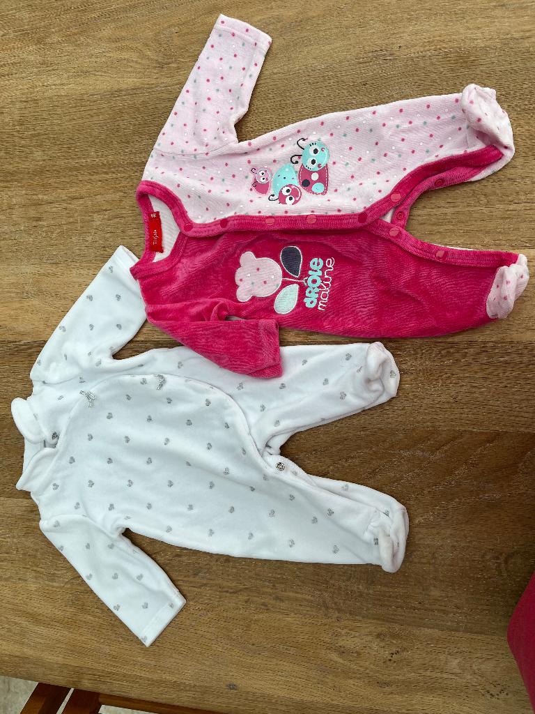 Pyjamas et bodys BB 1 mois, Enlèvement ou Envoi, Comme neuf, Garçon ou Fille, Autres types