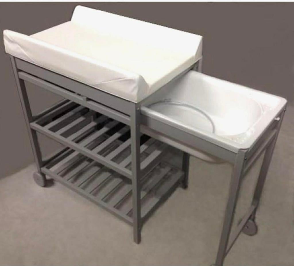 Table de soins pour bébé avec baignoire, Enfants & Bébés, Enlèvement