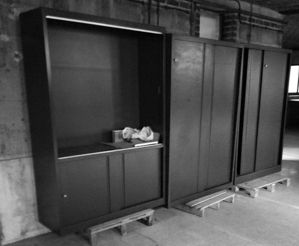 Armoires de bureau exécutives en métal et portes coulisses, Antiquités & Art, Antiquités | Meubles | Armoires, Enlèvement