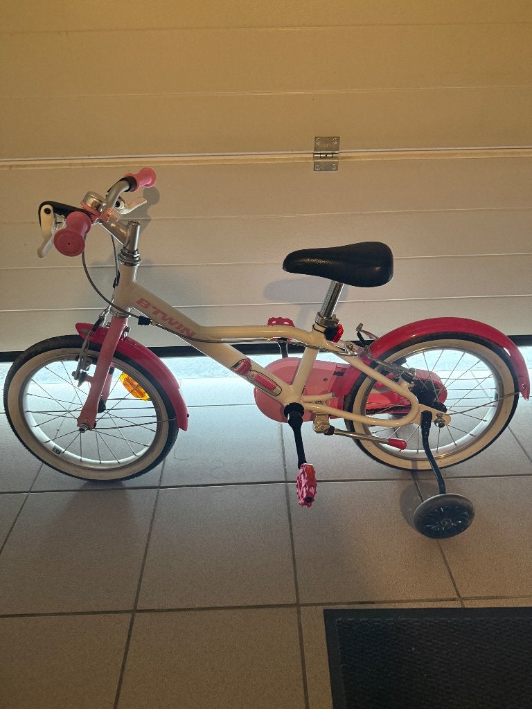 Kinderfiets, Fietsen en Brommers, Ophalen, Zo goed als nieuw, B-TWIN, Zijwieltjes
