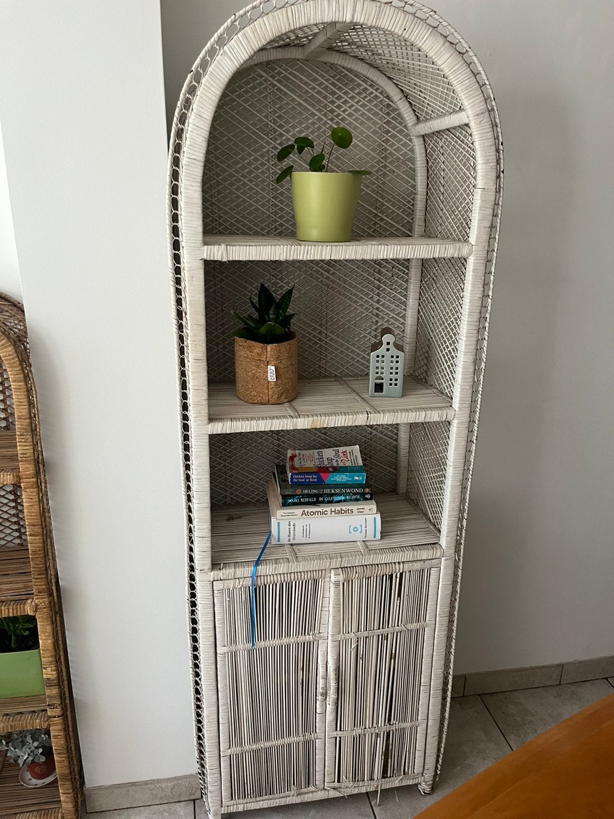 Witte rotan/rieten kast, Huis en Inrichting, Ophalen, Overige materialen, Gebruikt, Met deur(en)