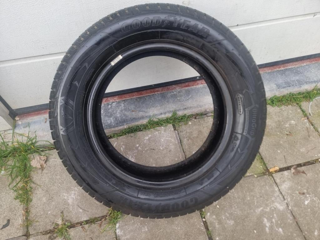 1 premium band Goodyear in nieuwe staat
215 60 R16
16 inch, Ophalen