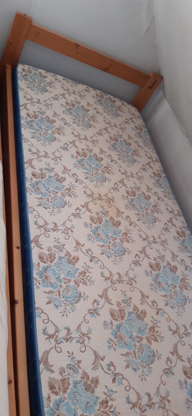 Eenpersoonsbed, Ophalen, Hout