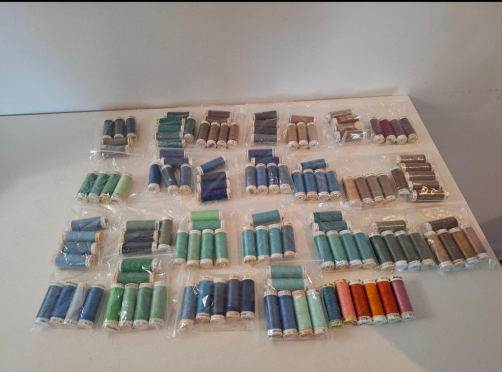 Mettler bobijnen naaigaren 82 stuks, Ophalen of Verzenden
