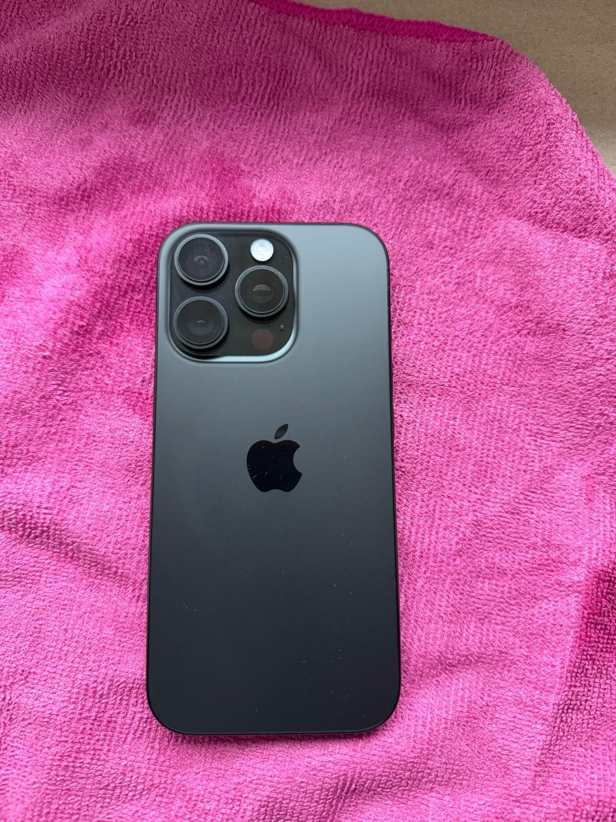 iPhone 16 Pro 256 Go Titane noir – Très bon  état  Prix  800, Enlèvement ou Envoi, Noir, IPhone 16, Sans simlock