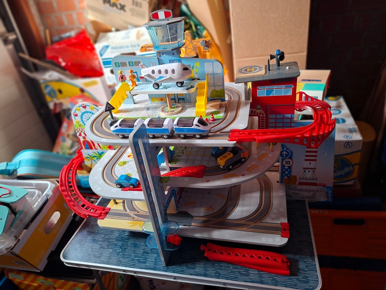 Treinset/garage van Hape, Kinderen en Baby's, Ophalen