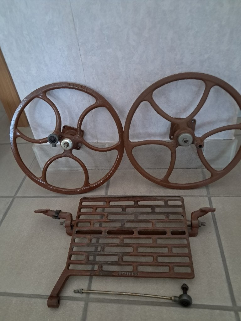 set van een antieke trapnaaimachine, Enlèvement