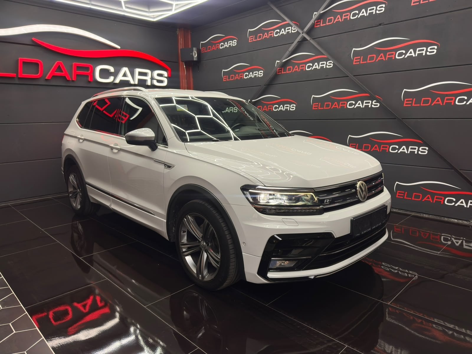 Volkswagen Tiguan 2.0d R-LINE/7PL/Full Options/Garantie*, Autos, Achat, Euro 6, Entreprise, 7 places