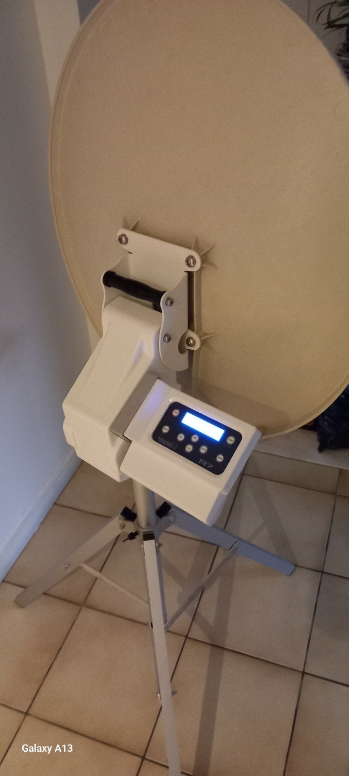 antenne parabolique automatique travel Vision R7 65, Enlèvement, Comme neuf