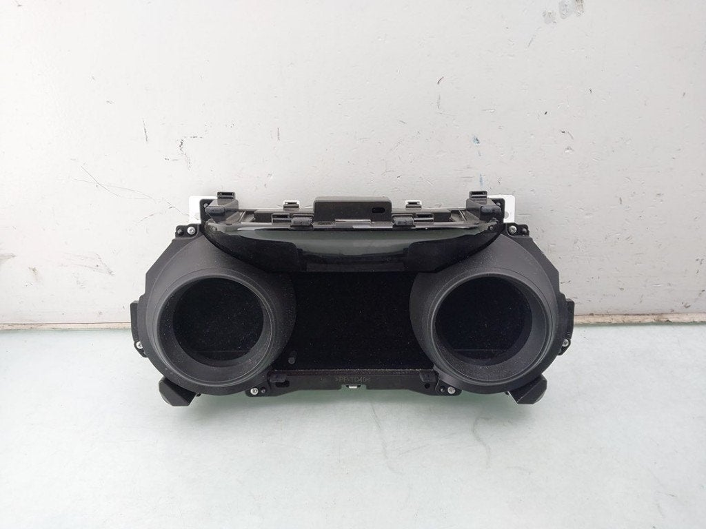 COCKPIT Toyota Yaris IV (P21 / PA1 / PH1) (01-2020/-), Gebruikt, Kundenbetreuung@toyota.de, Toyota, Toyota-Allee 2
50858  Köln, DE
