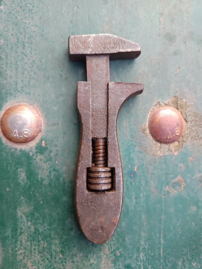 Oude kleine engelse sleutel, Verzenden
