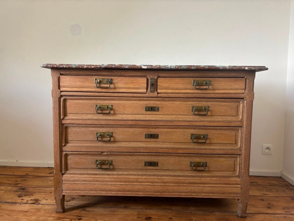 commode en chêne avec un plateau en marbre, Enlèvement