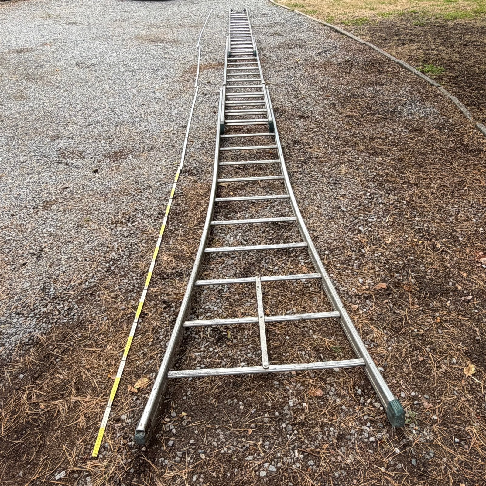 Échelle escamotable de 9 m pour toits hauts, Pliable ou rétractable/escamotable, Échelle, Enlèvement, Utilisé