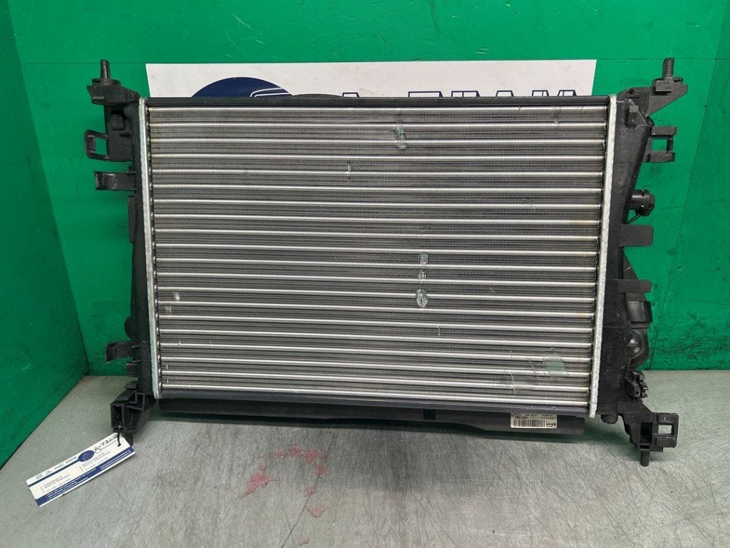 RADIATEUR COMPLEET Opel Corsa D (|13295012|), Gebruikt, Opel, Opel Automobile GmbH, Kontakt-opel@opel.com