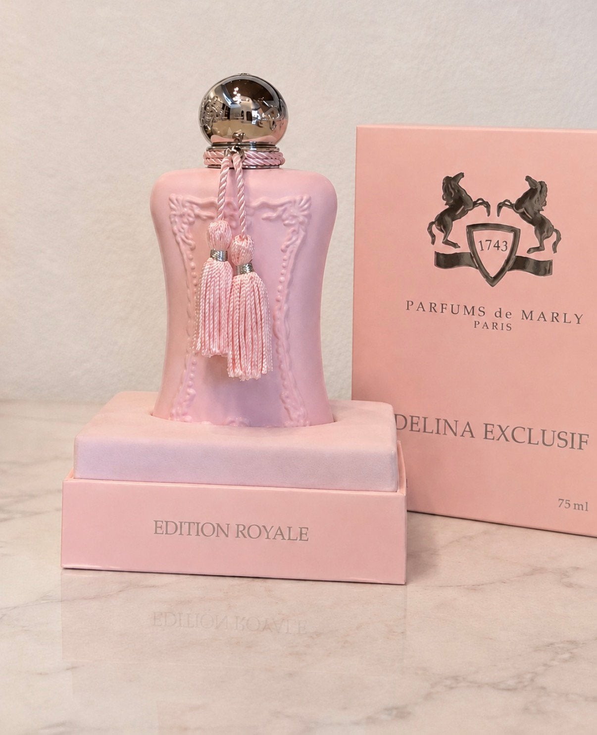Parfums de Marly Delina Eau de Parfum 75 ml en bol bonnetje, Verzenden, Gevuld, Zo goed als nieuw, Parfumfles