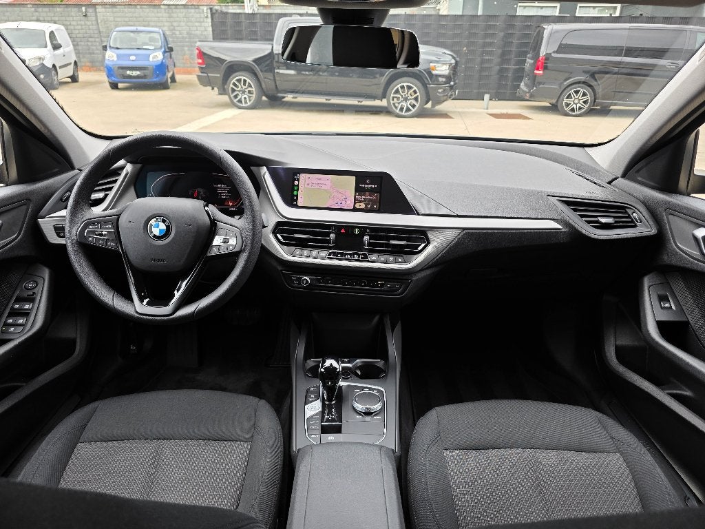 BMW 116i Automaat | 2023 | 69.110 KM | BMW Onderhouden | BTW, Auto's, Dealer onderhouden, 1 Reeks, Lane Keeping Assist, Leder en Stof