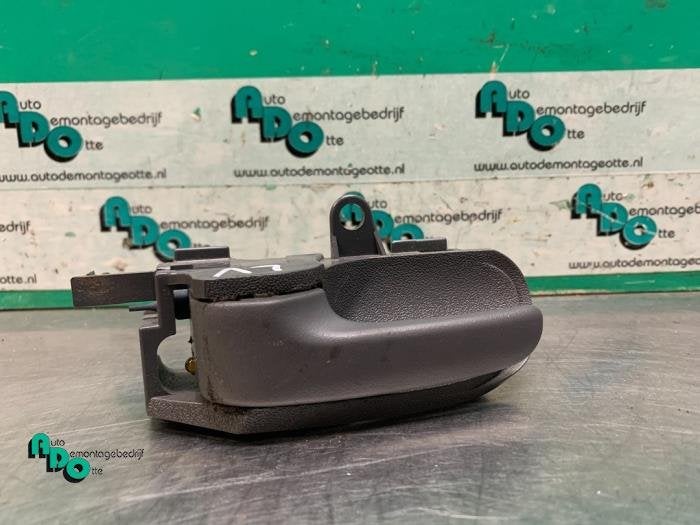Poignée portière 2portes gauche d'un Peugeot 107 (107 05-), -, 3 mois de garantie, Utilisé, -