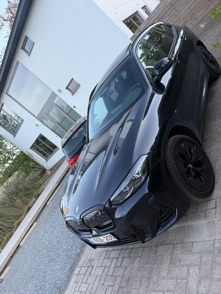 Bmw ix3 dark m-pakket zeer goede staat!, Auto's, Automaat, Zwart, Elektrisch, 5 deurs