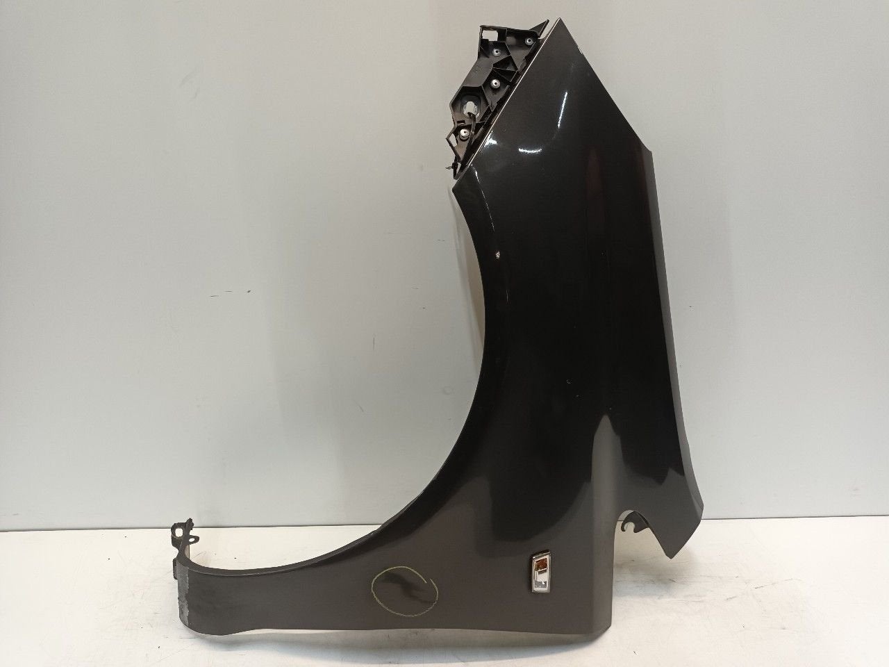 Spatbord links voor Opel Corsa, Auto-onderdelen, Onderdelen@venauto.nl, Van der Ven Autorecycling B.V., Gebruikt, Ettenseweg 76, 4706 PB Roosendaal, The Netherlands