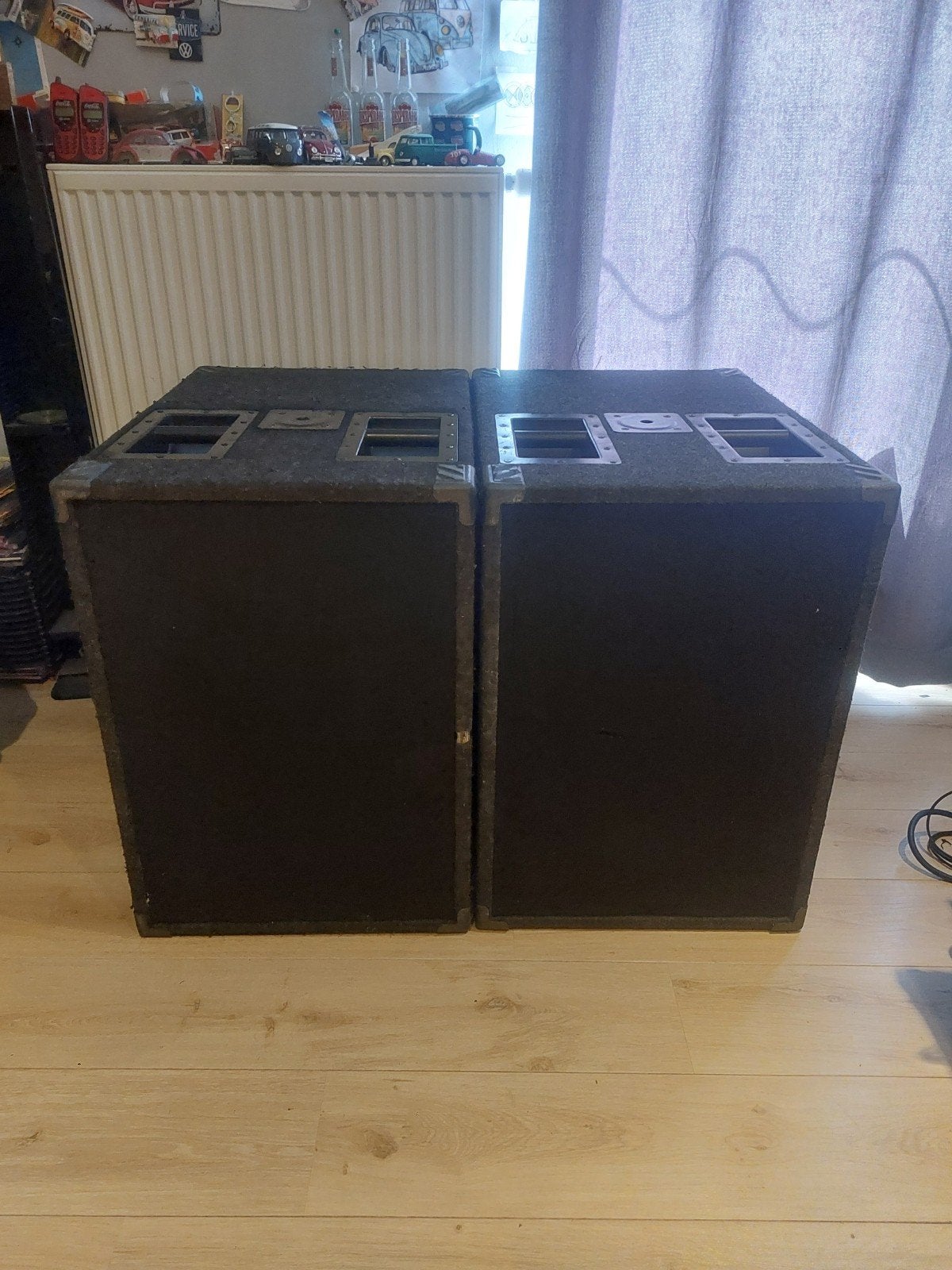 2 x eminence omega pro 18a baskasten 
Eminence Omega Pro-18A, Enlèvement, Comme neuf, 150 watts ou plus, Subwoofer