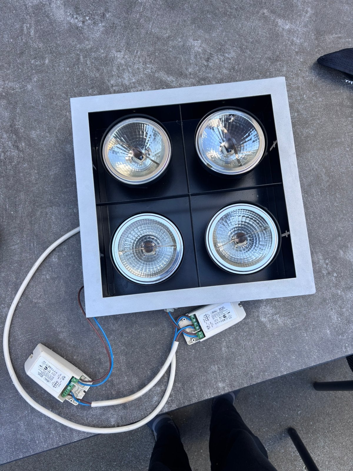 Spot encastré 4 AR111 orientable – cadre alu – fonctionnel, Enlèvement, Comme neuf, Autres sources lumineuses
