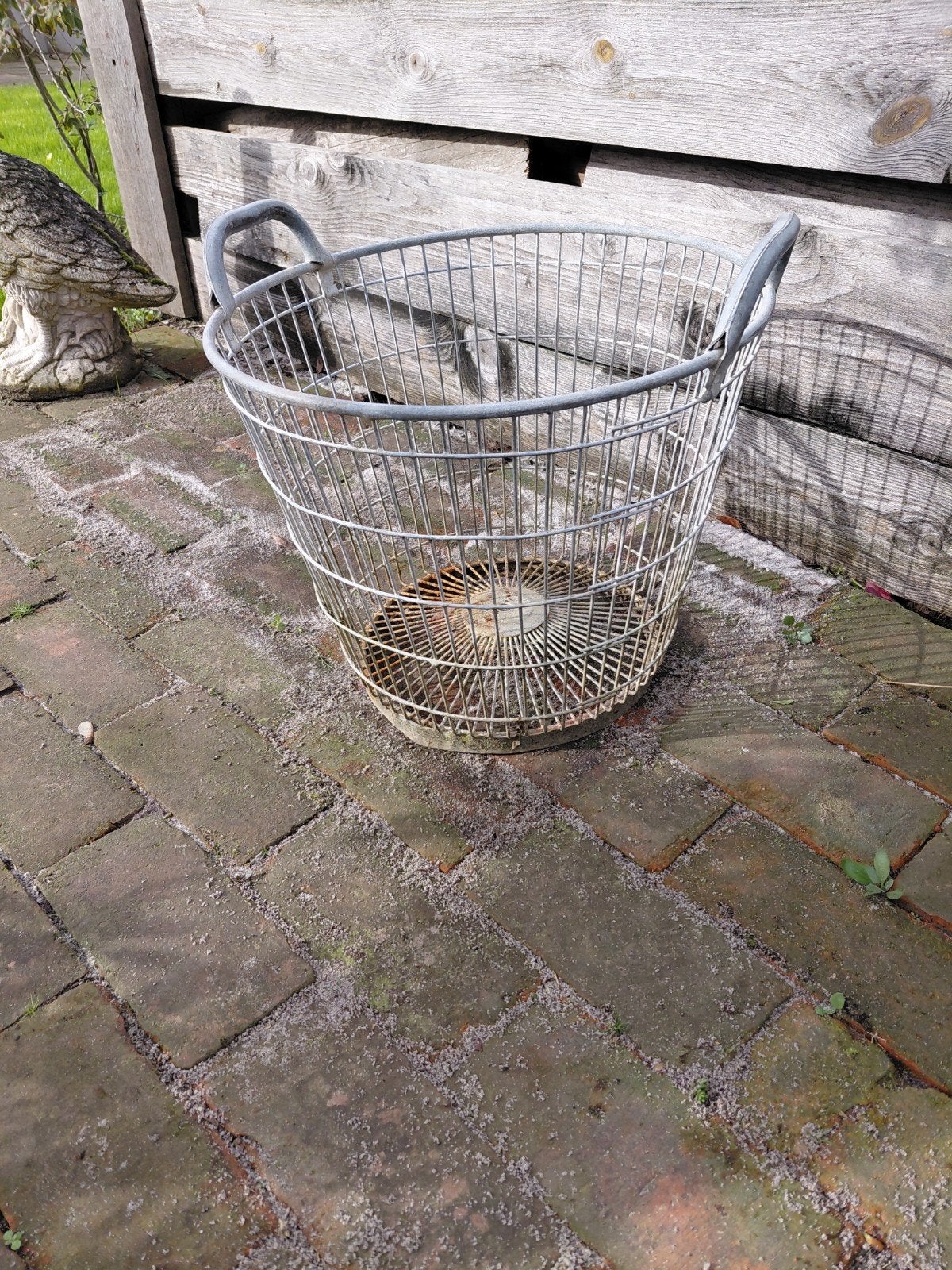 Zinken aardappelmand, Ophalen