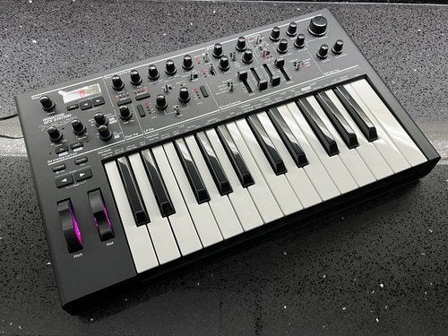 AFX Station Novation, Muziek en Instrumenten, Synthesizers, Zo goed als nieuw, Overige aantallen, Novation, Ophalen of Verzenden