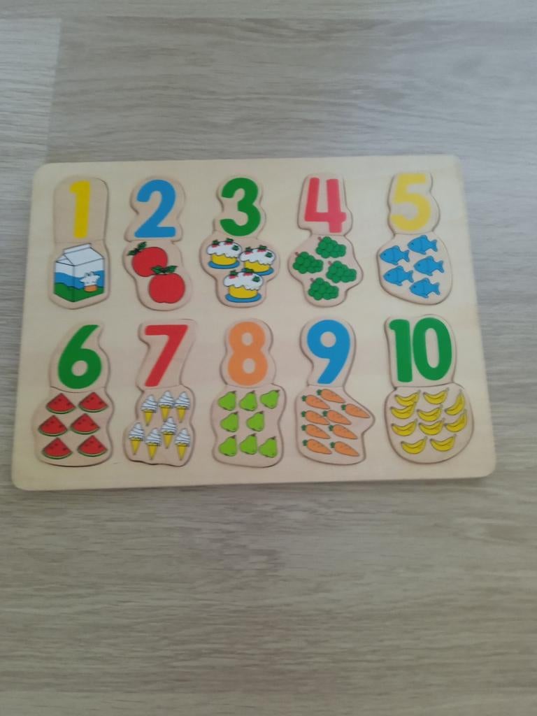 Houten puzzel leren tellen met fruit en groenten, 2 tot 4 jaar, 10 tot 50 stukjes, Ophalen of Verzenden, Zo goed als nieuw