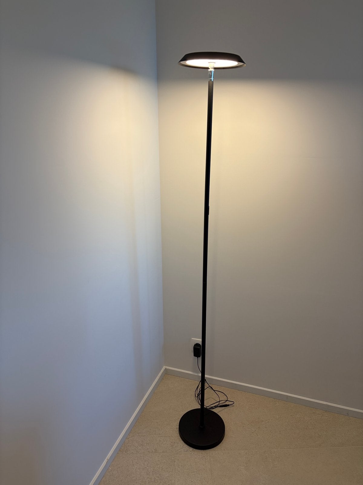 Moderne zwarte LED vloerlamp/ uplighter met touch dimmer, Huis en Inrichting, Ophalen, Overige fittingen, Zo goed als nieuw, Metaal