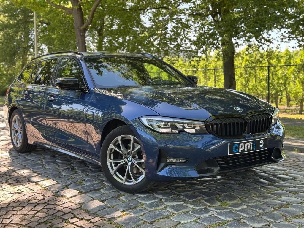 BMW 318 iA Touring * SPORT * FULL HISTORIEK * CAMERA * NAVI, Auto's, BMW, Automaat, 4 cilinders, Blauw, Leder en Stof