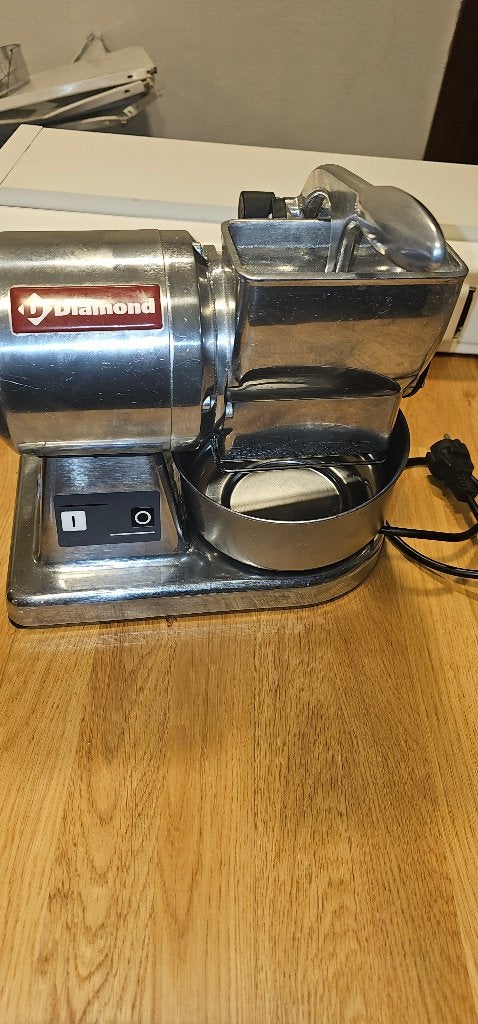 Râpe à fromage professionnelle Diamond GM (30 kg/h), Enlèvement, Utilisé, Autres types