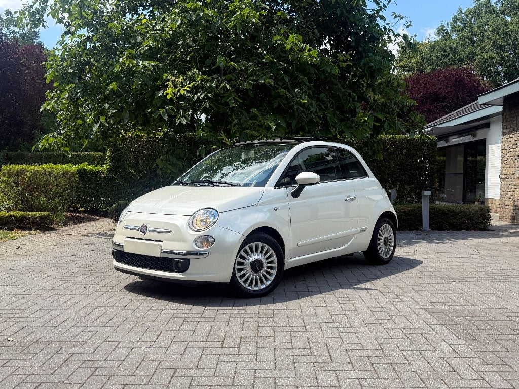 Fiat 500 – 96.406 km – Automaat – Panodak – Apple CarPlay, Auto's, Fiat, 63 kW, Airconditioning, 875 cc, Leder en Stof