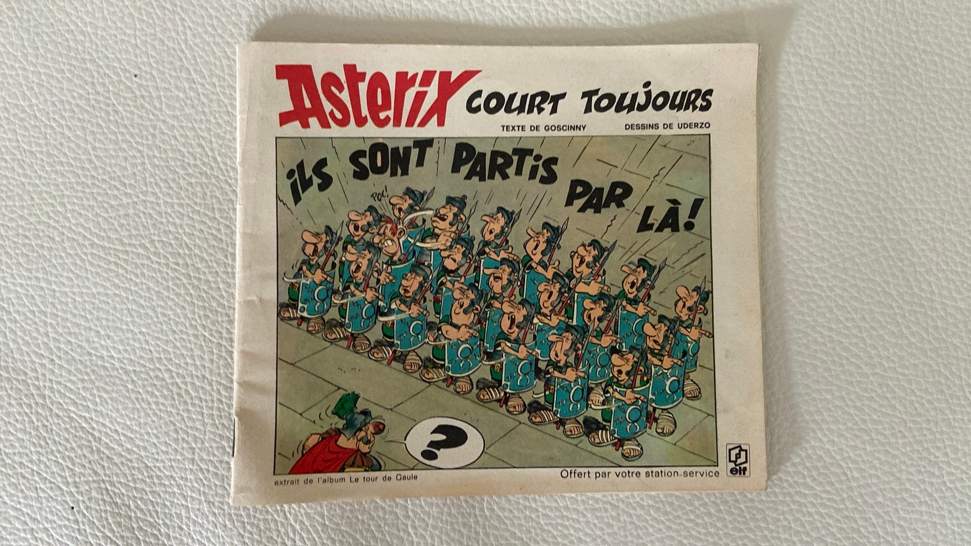 Mini album Asterix « Astérix court toujours » ELF 1973, Ophalen of Verzenden, Zo goed als nieuw
