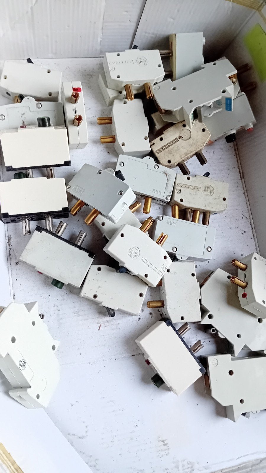 un lot de distributeurs automatiques de billets, de transfor, Bricolage & Construction, Enlèvement ou Envoi, Utilisé, ABB, Prise de courant