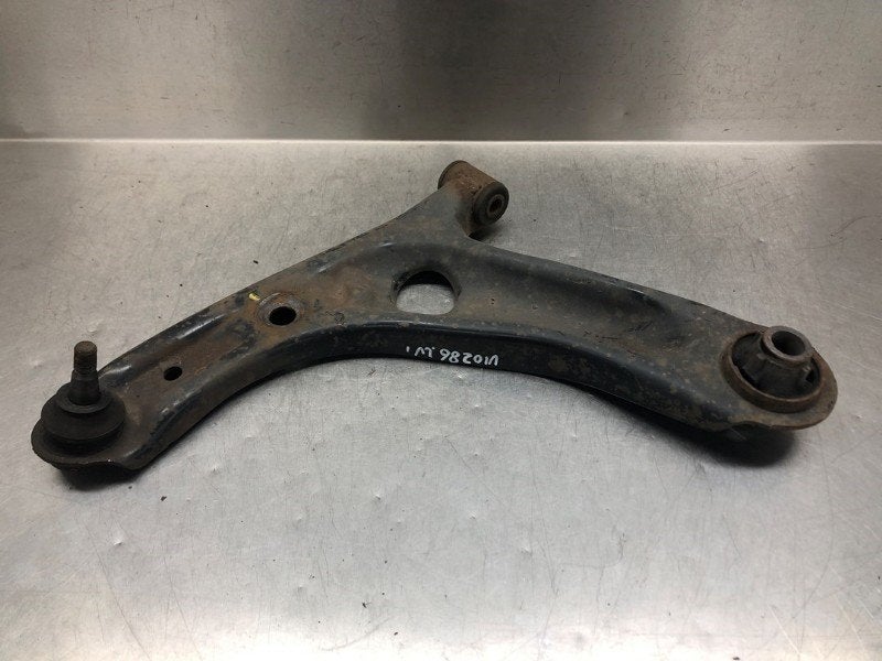 BRAS DE SUSPENSION AVANT GAUCHE INFERIEUR Toyota Aygo (B10), Utilisé, Toyota